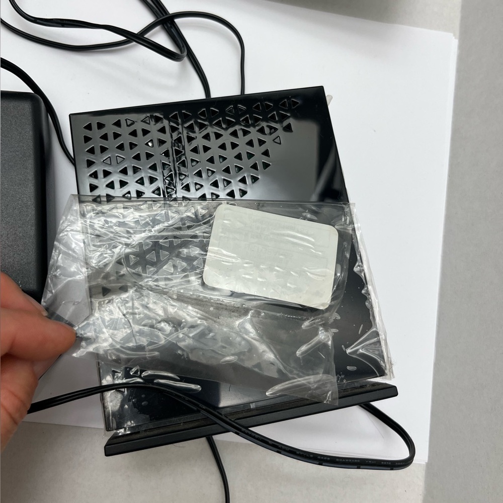 NETGEAR 🛜 N300 WiFi Router, model WNR2000 - Picture 11 of 15